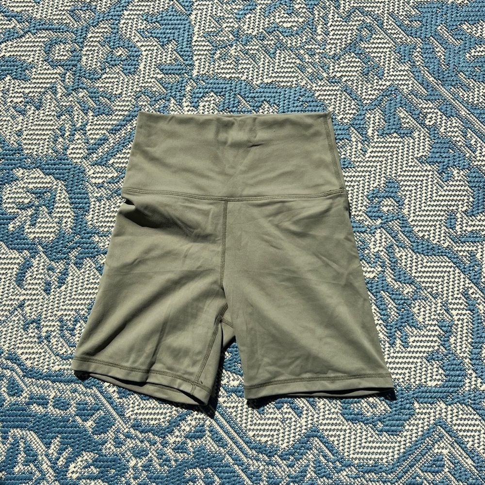 Green Set Active Luxeform biker shorts. Size xs. Lightly worn.